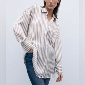 🌷Zara oversize satin striped button up blouse medium white gold
